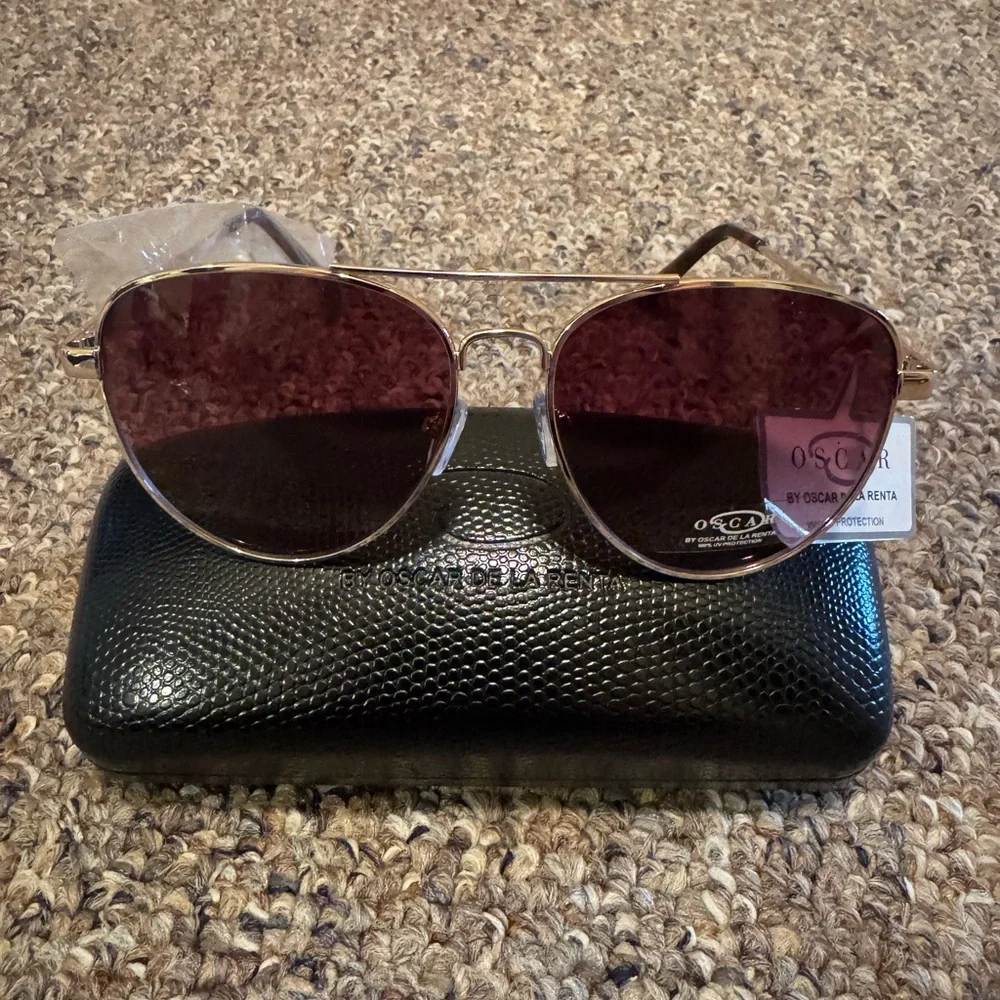 Oscar By Oscar De La‎ Renta-Brown and Gold Classic Aviator Sunglasses w case